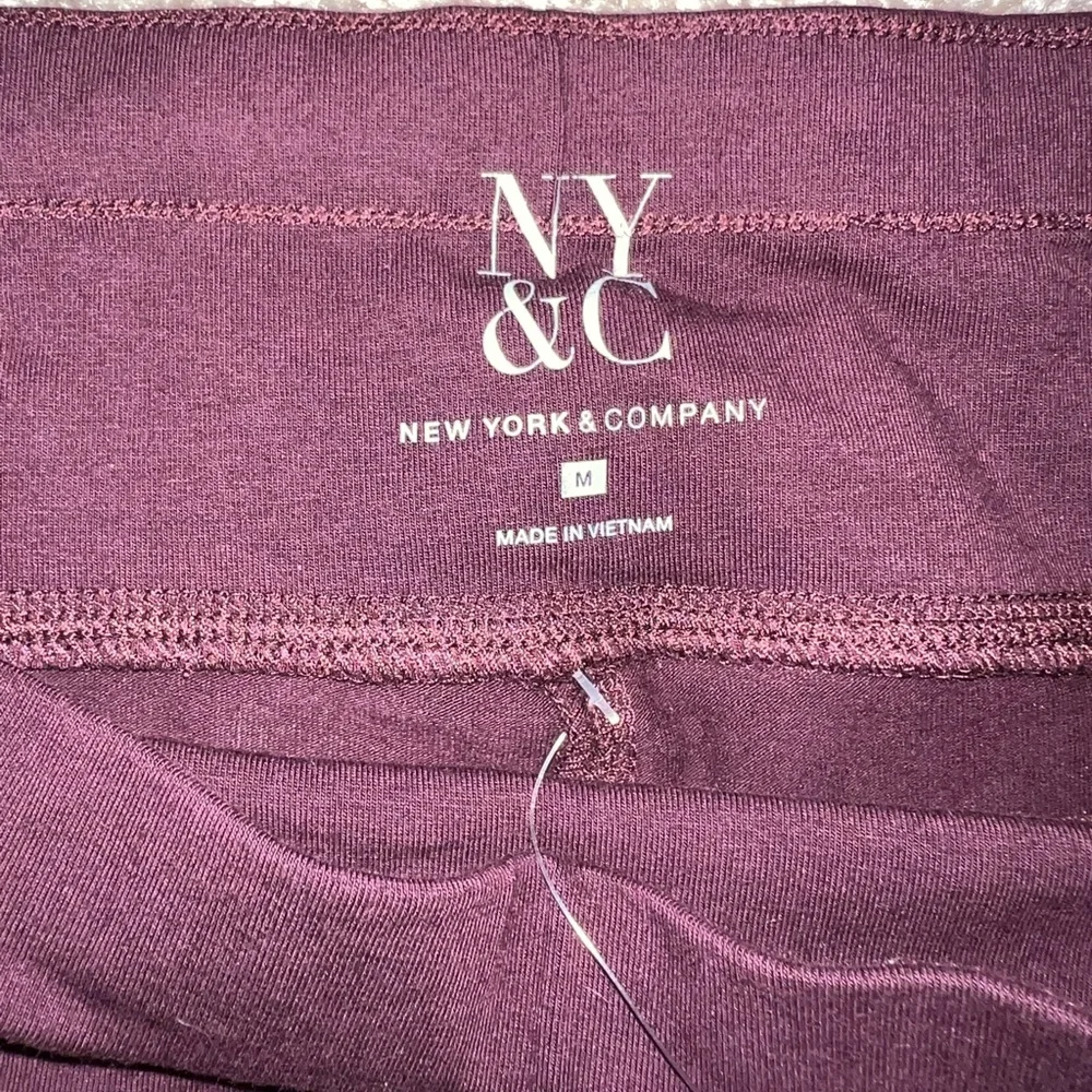 NY&Co Med. Burgandy Yoga Pants - Picture 4 of 5
